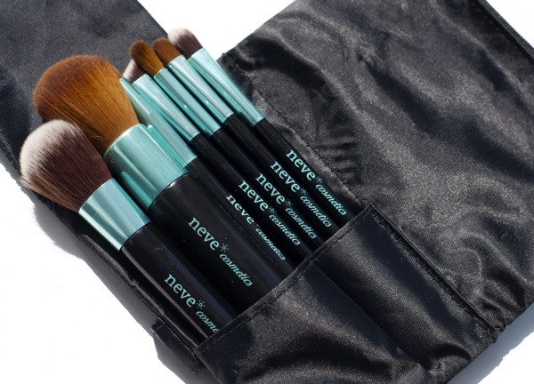 Neve Cosmetics: Aqua Brush Set